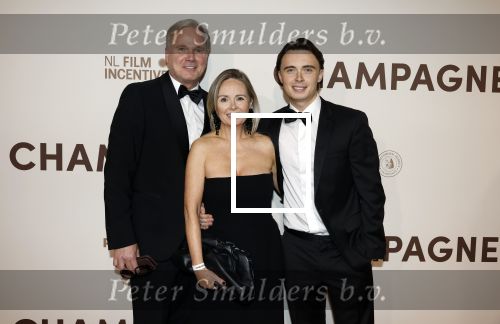 Amsterdam 16 maart 2026
Premiere Champagne met in de hoofdrollen Leo Alkemade Huub Stapel  en Guus Meeuwis . Marc v Deursen met vrouw en zoon