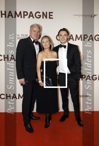 Amsterdam 16 maart 2026
Premiere Champagne met in de hoofdrollen Leo Alkemade Huub Stapel  en Guus Meeuwis . Marc v Deursen met vrouw en zoon