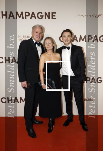 Amsterdam 16 maart 2026
Premiere Champagne met in de hoofdrollen Leo Alkemade Huub Stapel  en Guus Meeuwis . Marc v Deursen met vrouw en zoon