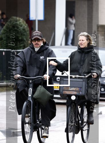 Amsterdam 11 maart 2026
Mari v d Ven met een kennis op de fiets in Amsterdam.