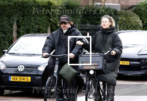 Amsterdam 11 maart 2026
Mari v d Ven met een kennis op de fiets in Amsterdam.