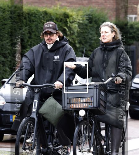 Amsterdam 11 maart 2026
Mari v d Ven met een kennis op de fiets in Amsterdam.
