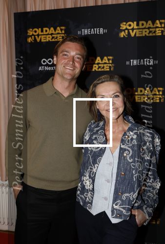 Leiden 31 maart 2026
Premiere Soldaat in verzet in de schouwburg van Leiden. Mariska v Kolck met zoon