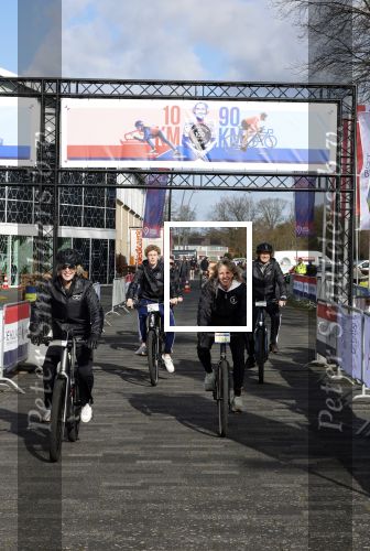 Heerenveen 29 maart 2026
De 10e hollandse 100 in Thialf georganiseerd door oa Prins Bernhard . Zijn moeder Prinses Margriet deed het startschot. Monique des Bouvrie en Otto klein