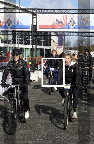 Heerenveen 29 maart 2026
De 10e hollandse 100 in Thialf georganiseerd door oa Prins Bernhard . Zijn moeder Prinses Margriet deed het startschot. Monique des Bouvrie en Otto klein