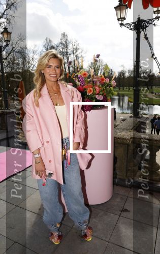 Amsterdam 26 maart 2026
Presentatie Nicolette v Dam in het Vondelcafe .