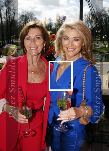 Amsterdam 26 maart 2026
Presentatie Nicolette v Dam in het Vondelcafe . Moeders Nicolette en Bas