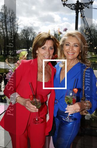 Amsterdam 26 maart 2026
Presentatie Nicolette v Dam in het Vondelcafe . Moeders Nicolette en Bas