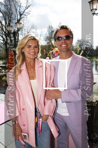 Amsterdam 26 maart 2026
Presentatie Nicolette v Dam in het Vondelcafe . Nicolette v Dam en Bas Smit