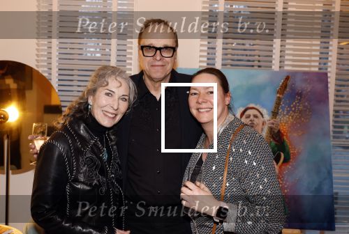 Amsterdam 12 maart 2026
Rinus Gerritsen opent expositie Patricia Steur in hotel Americain. Patricia Steur met partner en de partner van Rinus Gerritsen