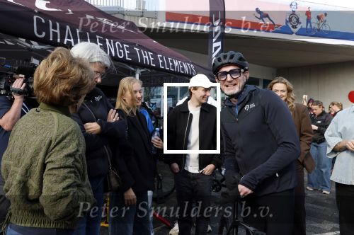Heerenveen 29 maart 2026
De 10e hollandse 100 in Thialf georganiseerd door oa Prins Bernhard . Zijn moeder Prinses Margriet deed het startschot. Prins Benrhard    Isabella v Vollenhoven en Benjamin v Vollenhoven