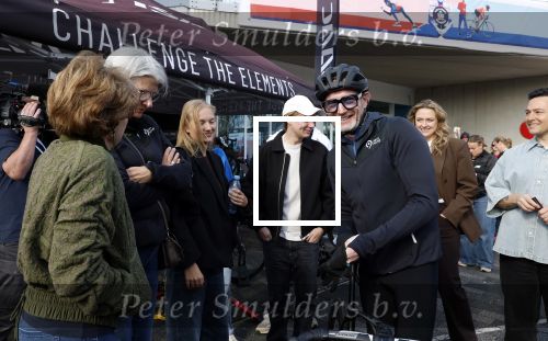 Heerenveen 29 maart 2026
De 10e hollandse 100 in Thialf georganiseerd door oa Prins Bernhard . Zijn moeder Prinses Margriet deed het startschot. Prins Benrhard    Isabella v Vollenhoven en Benjamin v Vollenhoven