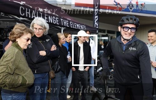 Heerenveen 29 maart 2026
De 10e hollandse 100 in Thialf georganiseerd door oa Prins Bernhard . Zijn moeder Prinses Margriet deed het startschot. Prins Benrhard    Isabella v Vollenhoven en Benjamin v Vollenhoven