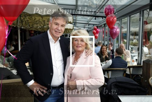 Leidschendam 25 maart 2025
De Bogaartjes hebben een feestje georganiseerd . Aanwezig  Rene Bogaart en zijn vrouw Sandra Bogaart .
Ook Don en Robin , Mitch en Robin Kim en Amisha Joe en Liv Pam en Finn en Opa Bogaart waren aanwezig .