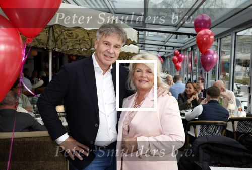 Leidschendam 25 maart 2025
De Bogaartjes hebben een feestje georganiseerd . Aanwezig  Rene Bogaart en zijn vrouw Sandra Bogaart .
Ook Don en Robin , Mitch en Robin Kim en Amisha Joe en Liv Pam en Finn en Opa Bogaart waren aanwezig .
