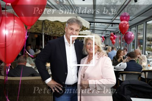 Leidschendam 25 maart 2025
De Bogaartjes hebben een feestje georganiseerd . Aanwezig  Rene Bogaart en zijn vrouw Sandra Bogaart .
Ook Don en Robin , Mitch en Robin Kim en Amisha Joe en Liv Pam en Finn en Opa Bogaart waren aanwezig .