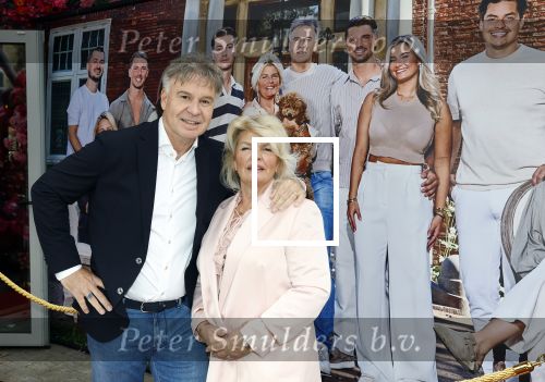 Leidschendam 25 maart 2025
De Bogaartjes hebben een feestje georganiseerd . Aanwezig  Rene Bogaart en zijn vrouw Sandra Bogaart .
Ook Don en Robin , Mitch en Robin Kim en Amisha Joe en Liv Pam en Finn en Opa Bogaart waren aanwezig .