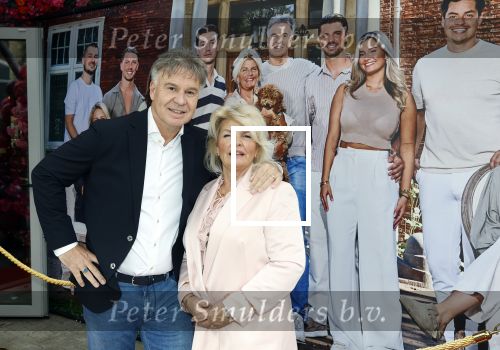 Leidschendam 25 maart 2025
De Bogaartjes hebben een feestje georganiseerd . Aanwezig  Rene Bogaart en zijn vrouw Sandra Bogaart .
Ook Don en Robin , Mitch en Robin Kim en Amisha Joe en Liv Pam en Finn en Opa Bogaart waren aanwezig .