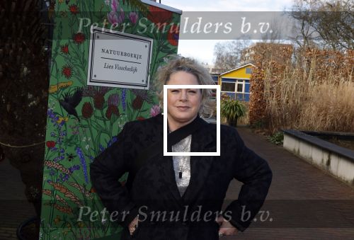 Amsterdam 1 maart 2026
Presentatie boek Lies Visschedijk bij de botanische tuin . Hans Dorrestijn reikte het eerste exemplaar uit . Rian Gerritsen