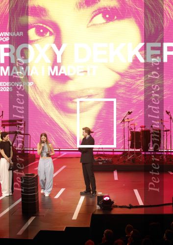 Leusden 9 maart 2026
Uitreiking edisons muziekprijzen bij Afas . 
Roxy Dekker ontvangt de prijs uit handen van haar vriend Koen v Heest