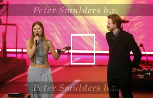 Leusden 9 maart 2026
Uitreiking edisons muziekprijzen bij Afas . 
Roxy Dekker ontvangt de prijs uit handen van haar vriend Koen v Heest