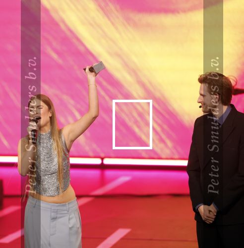 Leusden 9 maart 2026
Uitreiking edisons muziekprijzen bij Afas . 
Roxy Dekker ontvangt de prijs uit handen van haar vriend Koen v Heest