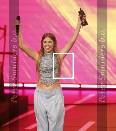 Leusden 9 maart 2026
Uitreiking edisons muziekprijzen bij Afas . 
Roxy Dekker ontvangt de prijs uit handen van haar vriend Koen v Heest