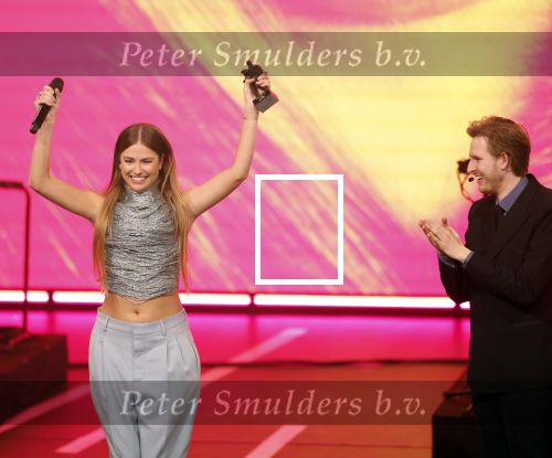 Leusden 9 maart 2026
Uitreiking edisons muziekprijzen bij Afas . 
Roxy Dekker ontvangt de prijs uit handen van haar vriend Koen v Heest
