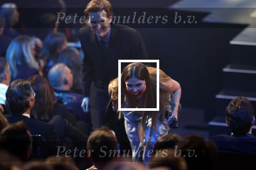Leusden 9 maart 2026
Uitreiking edisons muziekprijzen bij Afas . 
Roxy Dekker ontvangt de prijs uit handen van haar vriend Koen v Heest