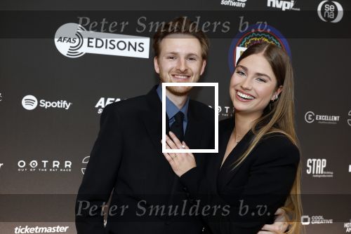 Leusden 9 maart 2026
Uitreiking edisons muziekprijzen bij Afas . 
Roxy Dekker ontvangt de prijs uit handen van haar vriend Koen v Heest