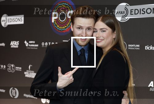 Leusden 9 maart 2026
Uitreiking edisons muziekprijzen bij Afas . 
Roxy Dekker ontvangt de prijs uit handen van haar vriend Koen v Heest