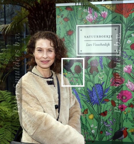 Amsterdam 1 maart 2026
Presentatie boek Lies Visschedijk bij de botanische tuin . Hans Dorrestijn reikte het eerste exemplaar uit . sandra Mattie