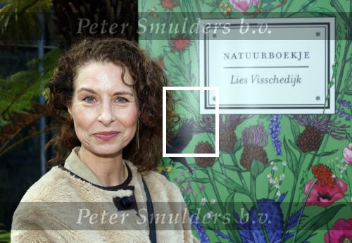 Amsterdam 1 maart 2026
Presentatie boek Lies Visschedijk bij de botanische tuin . Hans Dorrestijn reikte het eerste exemplaar uit . sandra Mattie