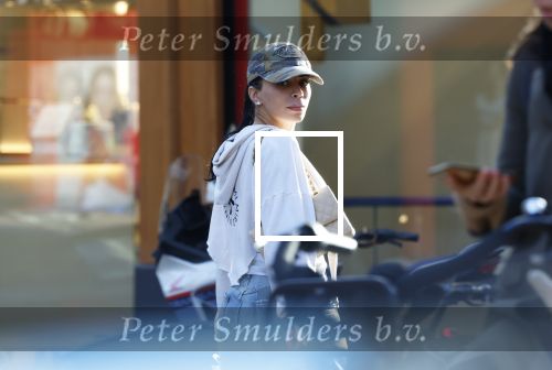 Amsterdam 16 maart 2026
Selma Omari loopt naar haar auto op de pc hooftstraat nadat ze bij Chanel is geweest.