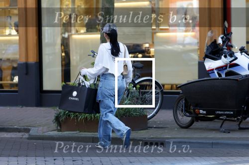Amsterdam 16 maart 2026
Selma Omari loopt naar haar auto op de pc hooftstraat nadat ze bij Chanel is geweest.