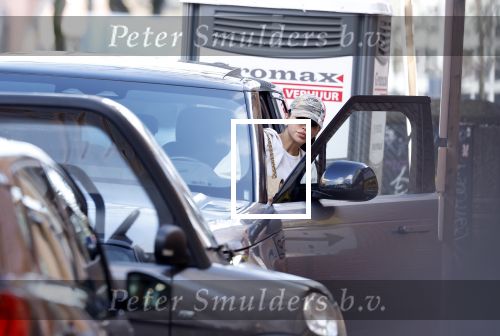 Amsterdam 16 maart 2026
Selma Omari loopt naar haar auto op de pc hooftstraat nadat ze bij Chanel is geweest.