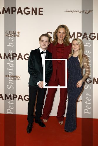 Amsterdam 16 maart 2026
Premiere Champagne met in de hoofdrollen Leo Alkemade Huub Stapel  en Guus Meeuwis . Sem v d Horst Leonie ter Braak en Sterre Koning