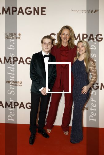 Amsterdam 16 maart 2026
Premiere Champagne met in de hoofdrollen Leo Alkemade Huub Stapel  en Guus Meeuwis . Sem v d Horst Leonie ter Braak en Sterre Koning