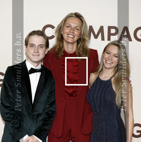 Amsterdam 16 maart 2026
Premiere Champagne met in de hoofdrollen Leo Alkemade Huub Stapel  en Guus Meeuwis . Sem v d Horst Leonie ter Braak en Sterre Koning