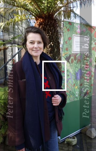 Amsterdam 1 maart 2026
Presentatie boek Lies Visschedijk bij de botanische tuin . Hans Dorrestijn reikte het eerste exemplaar uit . Susan Visser