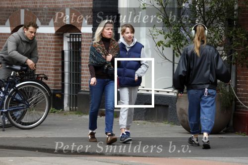 Amsterdam 7 maart 2026
Suze Mens en haar zoon op straat in Amsterdam zuid.