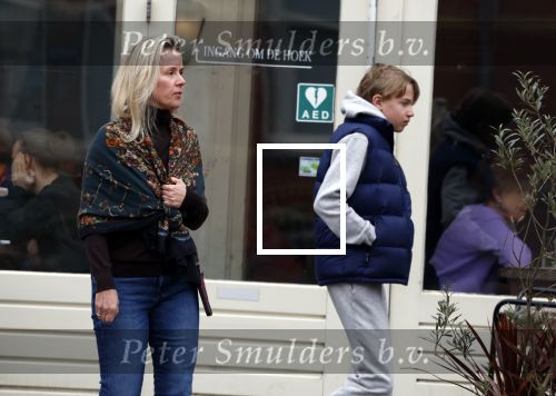 Amsterdam 7 maart 2026
Suze Mens en haar zoon op straat in Amsterdam zuid.