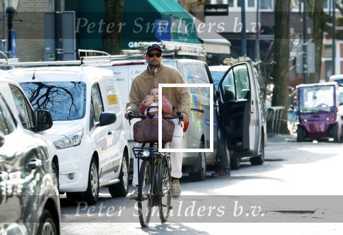 Amsterdam 2 maart 2026
Thierry Baudet met zijn. dochter  Penelope op de fiets in Amsterdam zuid