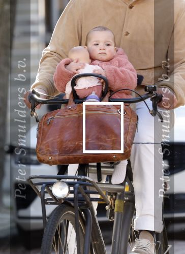 Amsterdam 2 maart 2026
Thierry Baudet met zijn. dochter  Penelope op de fiets in Amsterdam zuid