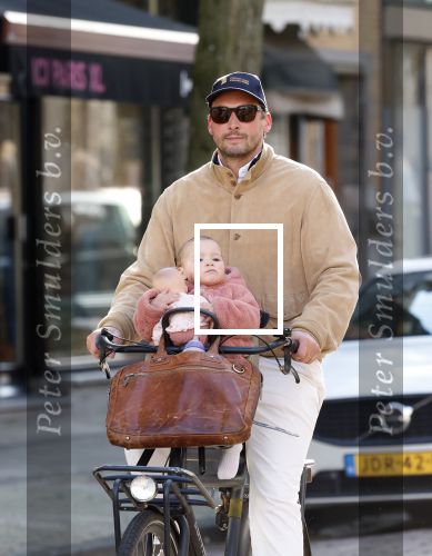 Amsterdam 2 maart 2026
Thierry Baudet met zijn. dochter  Penelope op de fiets in Amsterdam zuid