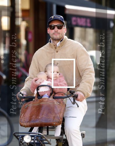 Amsterdam 2 maart 2026
Thierry Baudet met zijn. dochter  Penelope op de fiets in Amsterdam zuid