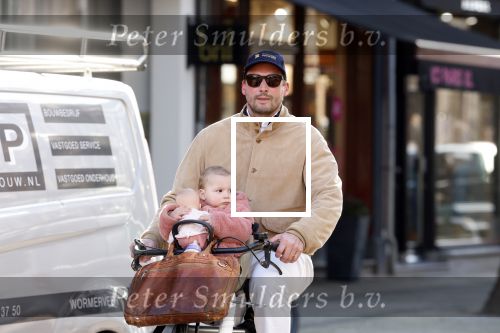Amsterdam 2 maart 2026
Thierry Baudet met zijn. dochter  Penelope op de fiets in Amsterdam zuid