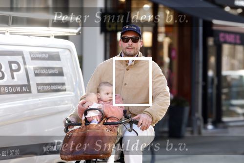 Amsterdam 2 maart 2026
Thierry Baudet met zijn. dochter  Penelope op de fiets in Amsterdam zuid
