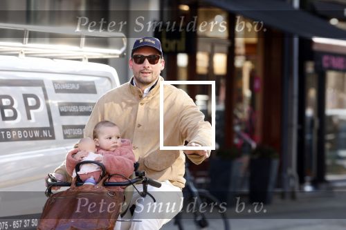 Amsterdam 2 maart 2026
Thierry Baudet met zijn. dochter  Penelope op de fiets in Amsterdam zuid