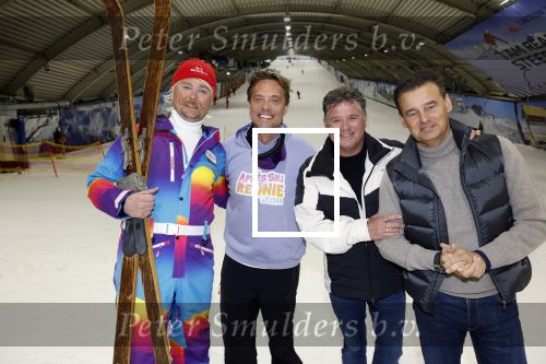 Zoetermeer 6 maart 2026
Bas Smit tijdens de opnames voor een promovideo in SnowWorld. De BN\'er kondigde samen met Wolter Kroes Toni Tiefschnee en Wilfred Genee een nieuw evenement aan in de Brabanthallen met de naam Apres ski reunie .